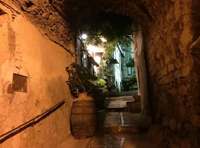 La Finestrella Di Montalto Bed and Breakfast 3*
